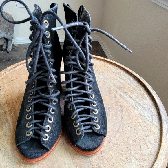 Urban Outfitters x Jeffrey Campbell booties - Picture 1 of 7